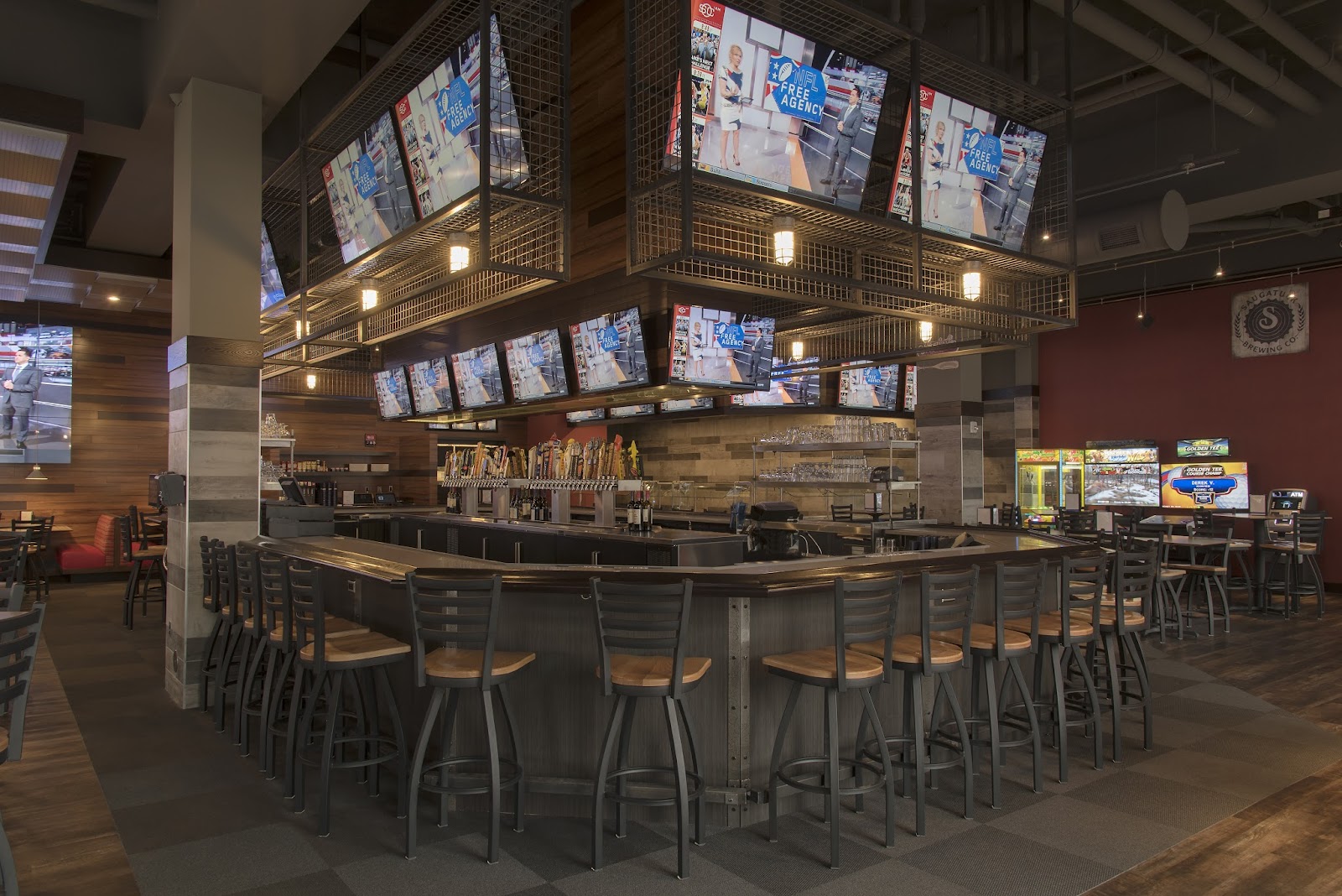 Big E’s Sports Grill in Holland