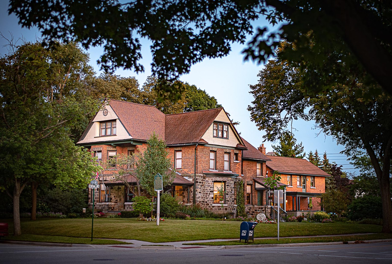 Centennial Inn — photo