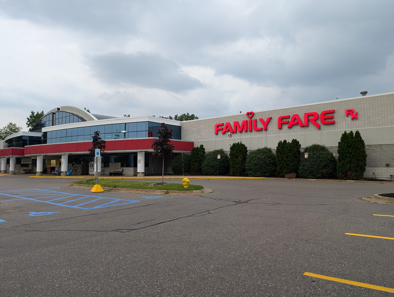 Family Fare Supermarket in Holland