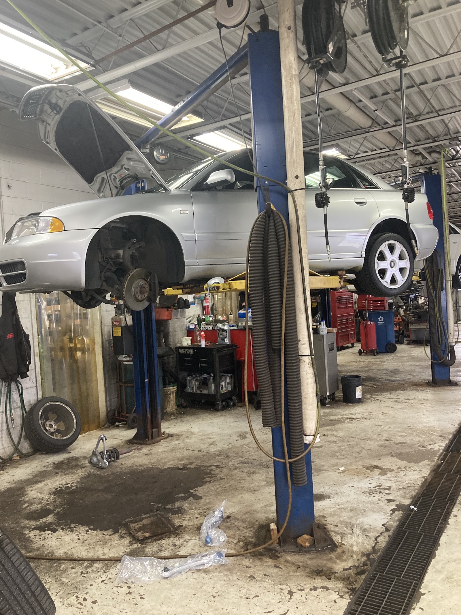 Holland Imports, Inc in Holland