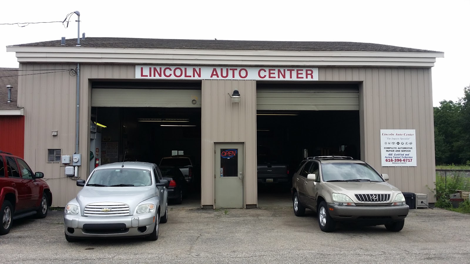Lincoln Auto Center in Holland