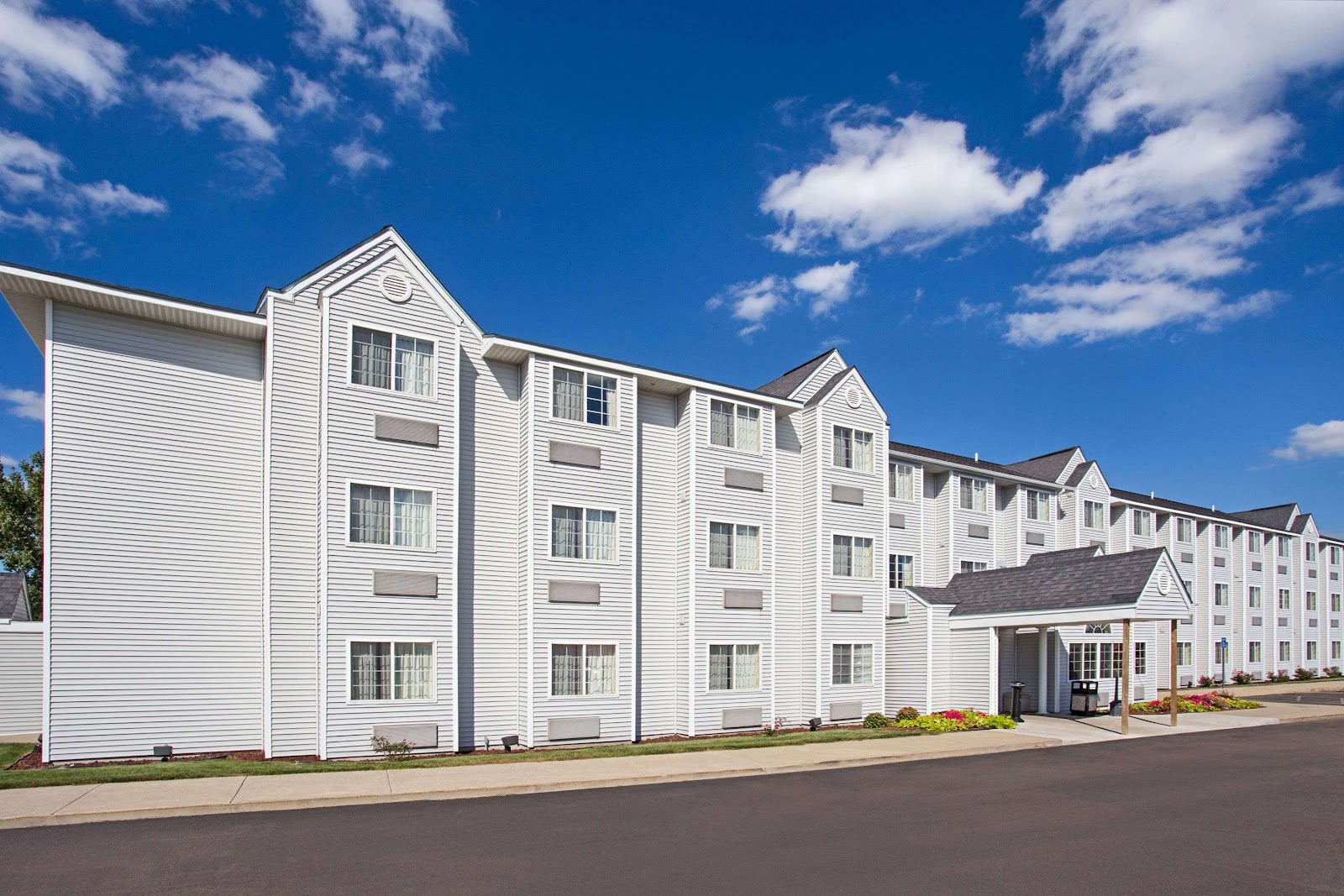 Microtel Inn & Suites by Wyndham Holland — photo