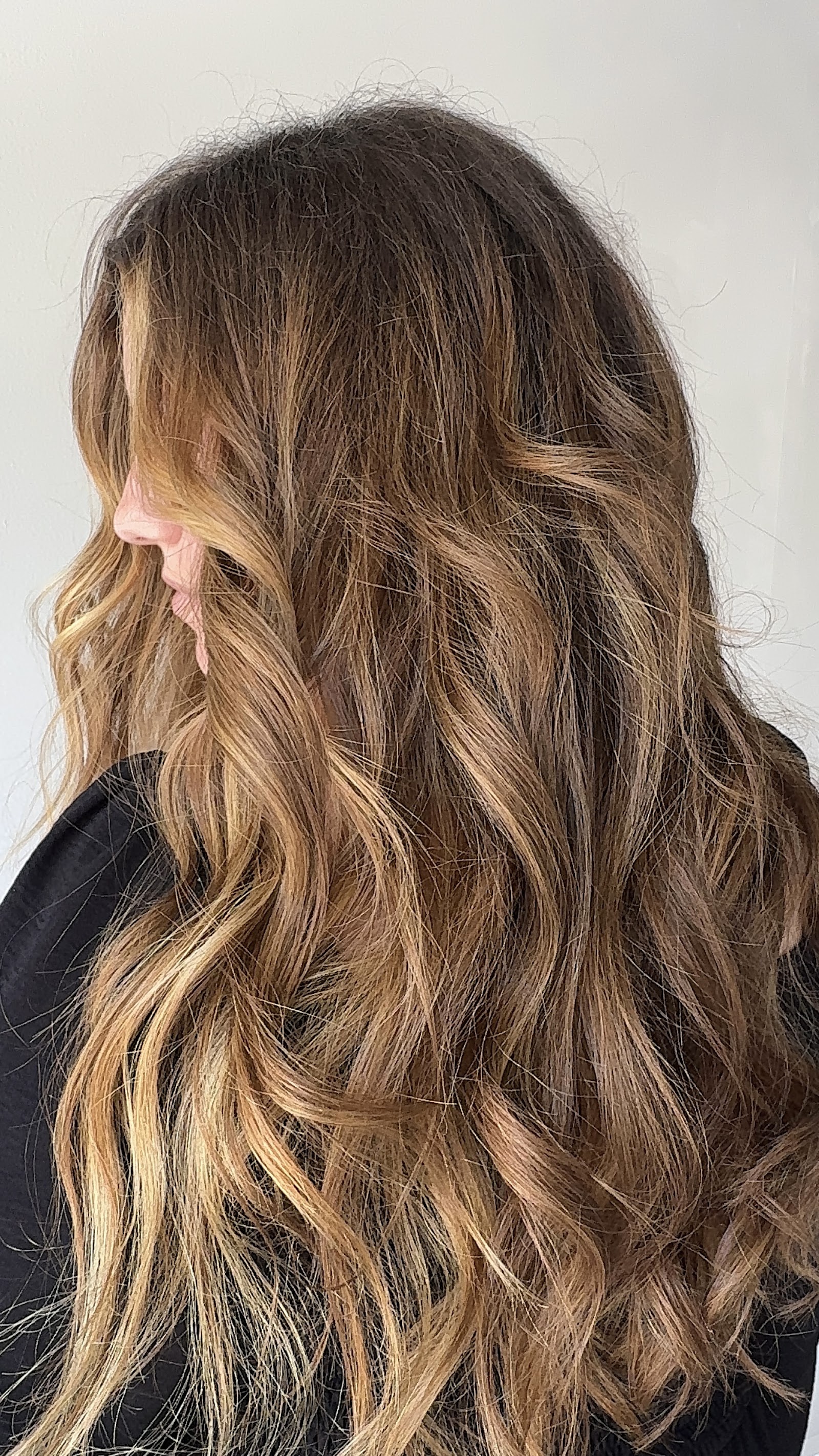 Look Sharp in Holland: Cuts, Color and Nails