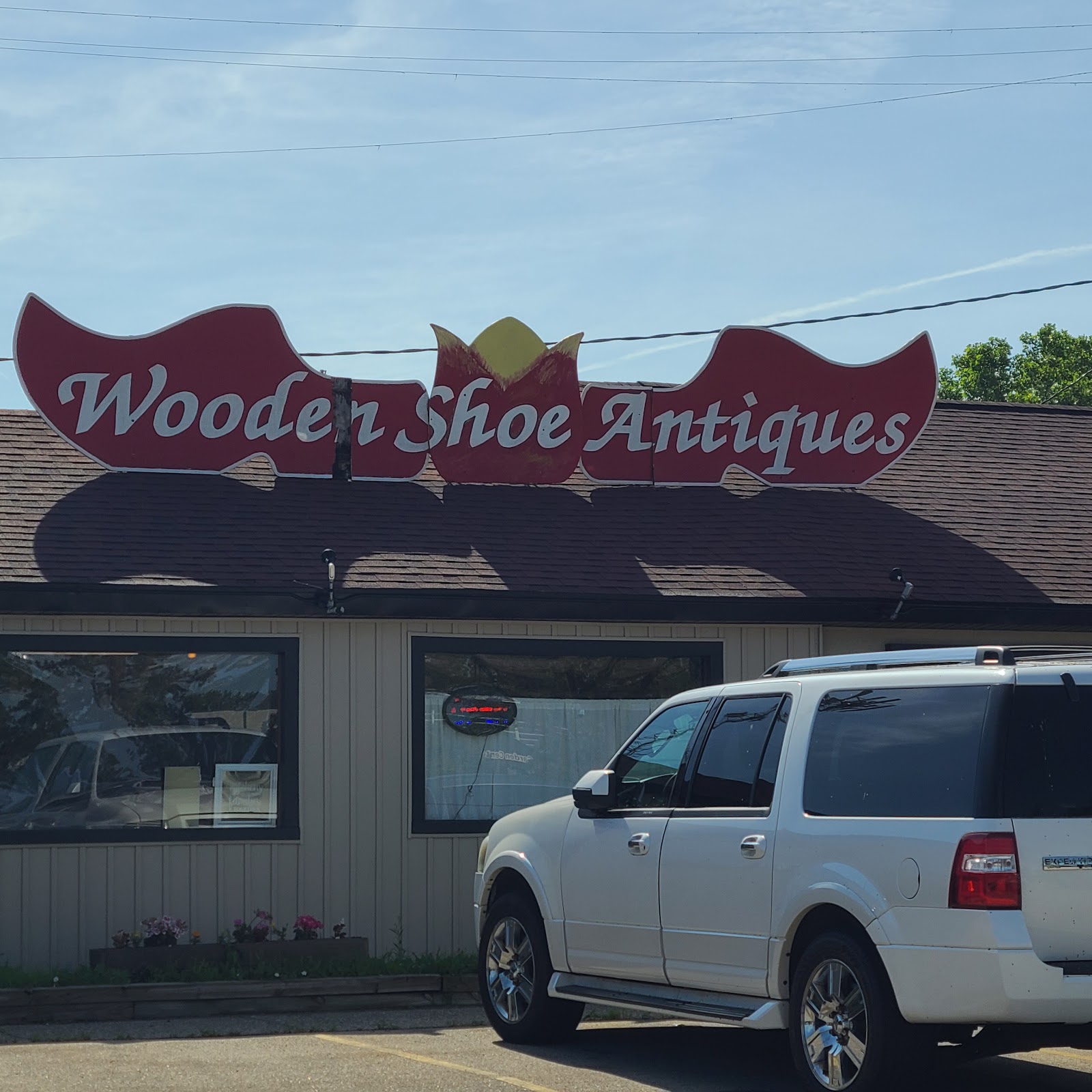 The Wooden Shoe Antique Mall — photo
