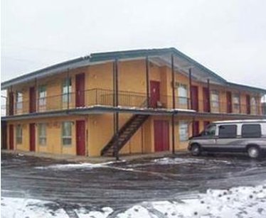Wooden Shoe Motel in Holland